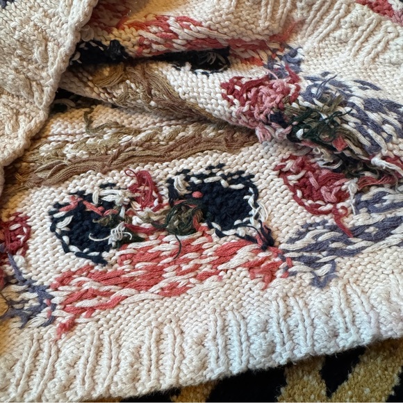 Crystal Kobe Vintage Floral Handmade Knit Sweater - Picture 4 of 5